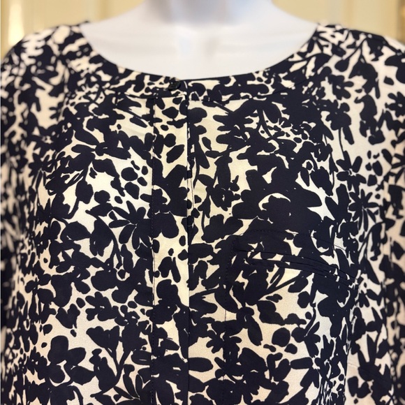 NYDJ Blue/White Boxy Floral 3/4 Sleeve Tunic with Orange Design Bottom, Size: 1X - Picture 4 of 10